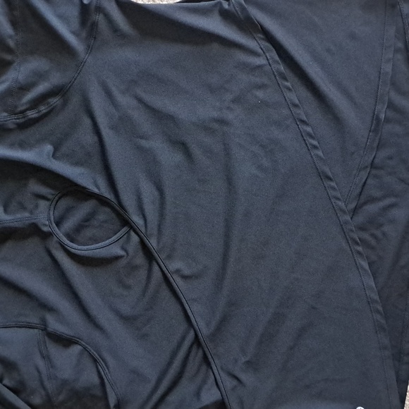 XLARGE    HALARA BACK  TEAR DROP CUT OUT LONG SLEEVED TOP - Picture 6 of 7